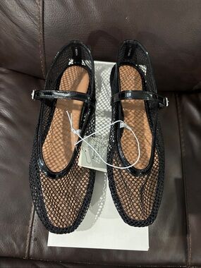 a new issa Flats memory foam